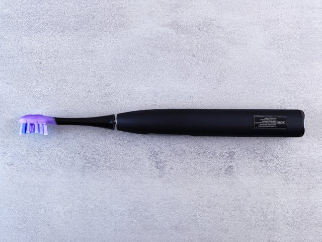 purple and black toothbrush